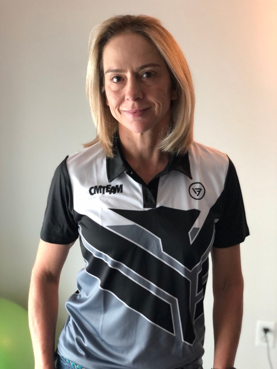 Carla Moreno com a camisa da CMTeam